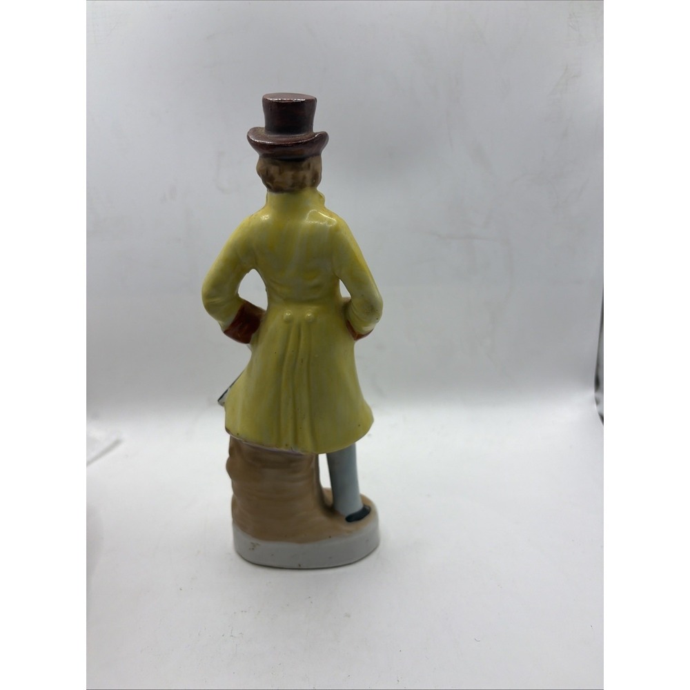 VINTAGE PORCELEIN GENTLEMAN w/ UMBRELLA FIGURINE JAPAN. - Picture 3 of 7